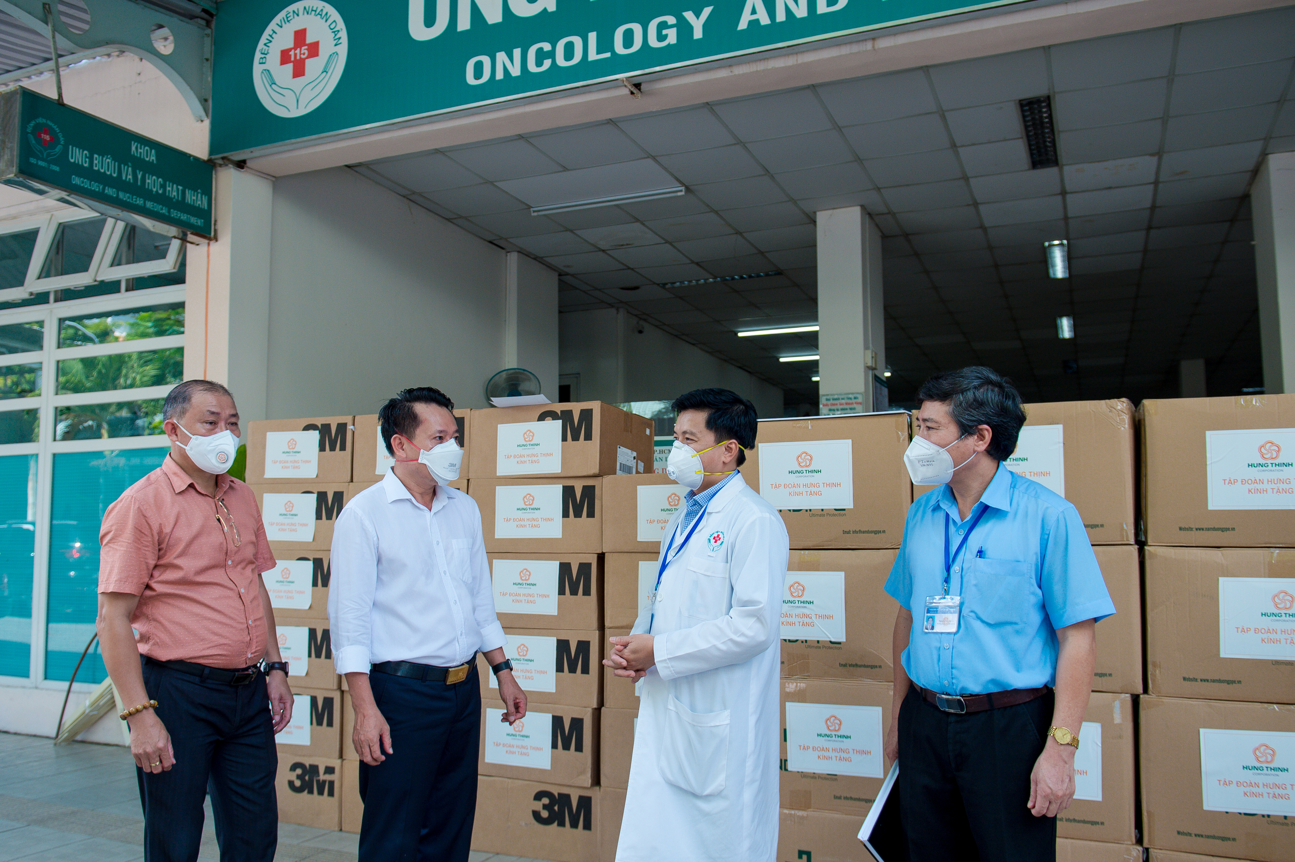 Tập đoàn Hưng Thịnh hỗ trợ trang thiết bị y tế cho Bệnh viện Nhân Dân 115 và Gia Định