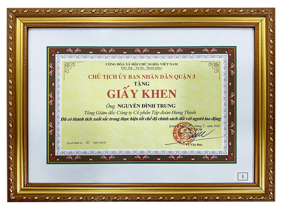 4 năm liên tiếp Chủ tịch Tập đoàn Hưng Thịnh nhận bằng khen của UBND Quận 3 Tp.HCM vì thực hiện tốt chế độ, chính sách đối với người lao động 