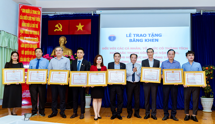 Tập đoàn Hưng Thịnh nhận bằng khen của Chủ tịch UBND TP.HCM vì những đóng góp cho công tác phòng, chống dịch Covid-19