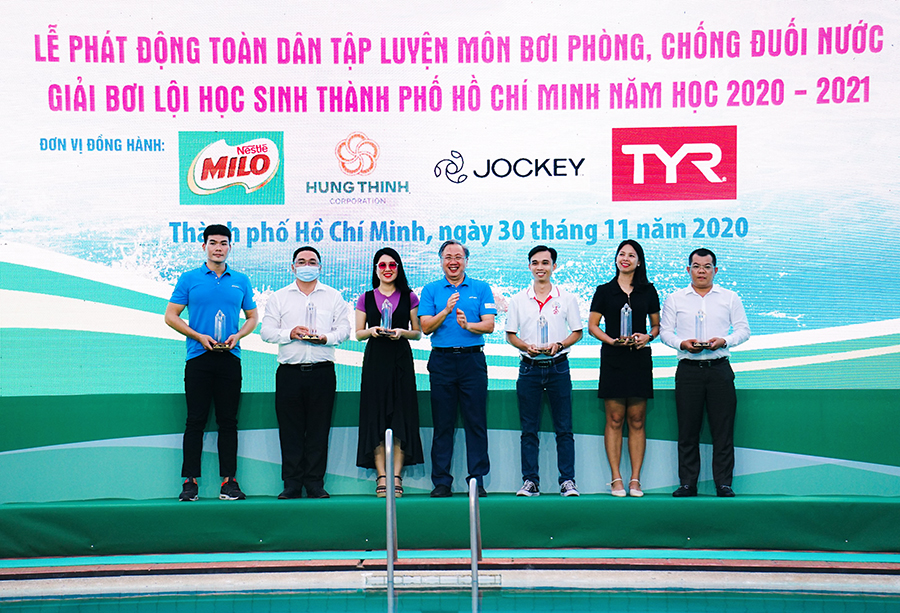Tập đoàn Hưng Thịnh trao tặng 500 suất học bơi cho trẻ em nghèo tại TP.HCM