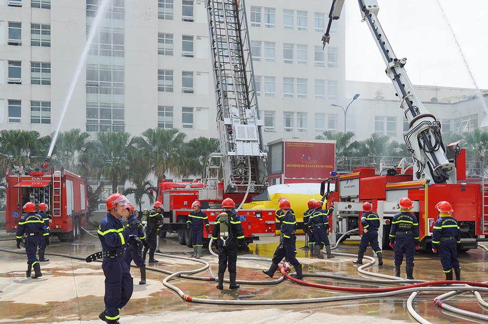 Tập đoàn Hưng Thịnh trao tặng gói trang thiết bị PCCC và cứu nạn, cứu hộ trị giá 22,1 tỷ đồng cho Công An TP.HCM