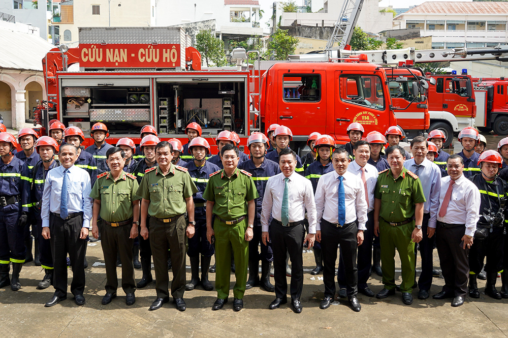 Tập đoàn Hưng Thịnh trao tặng gói trang thiết bị PCCC và cứu nạn, cứu hộ trị giá 22,1 tỷ đồng cho Công An TP.HCM