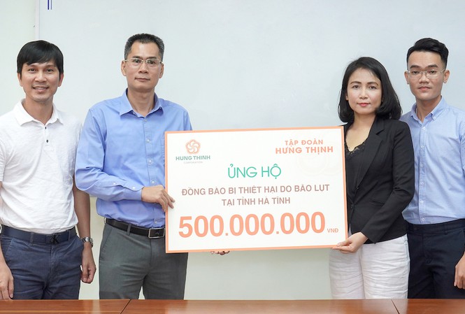 Qua báo Tiền Phong, Tập đoàn Hưng Thịnh ủng hộ đồng bào miền Trung 500 triệu đồng